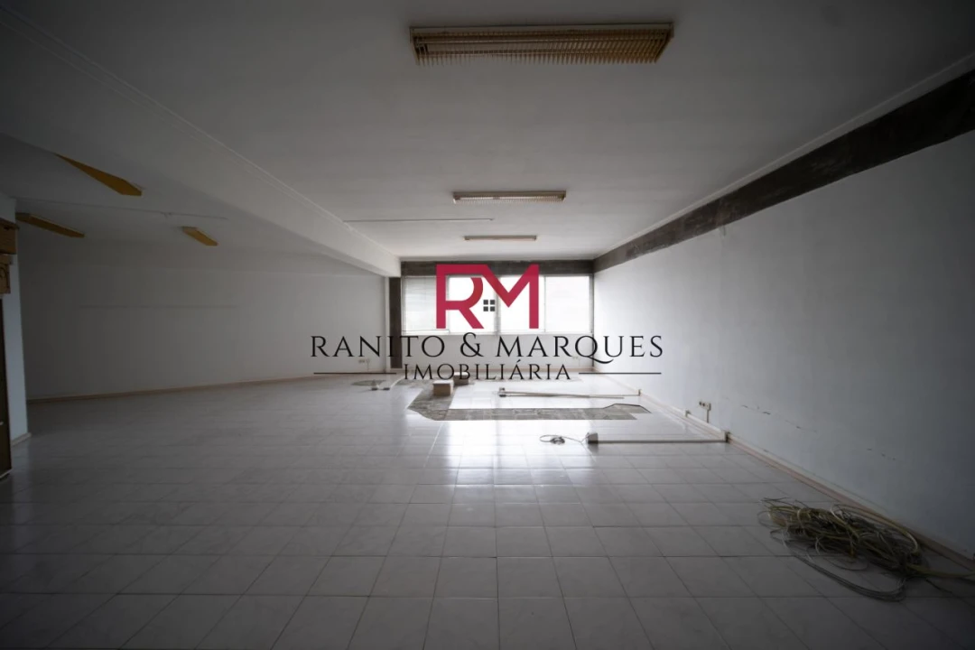 Escritório para Arrendamento em Gandra Foto 3