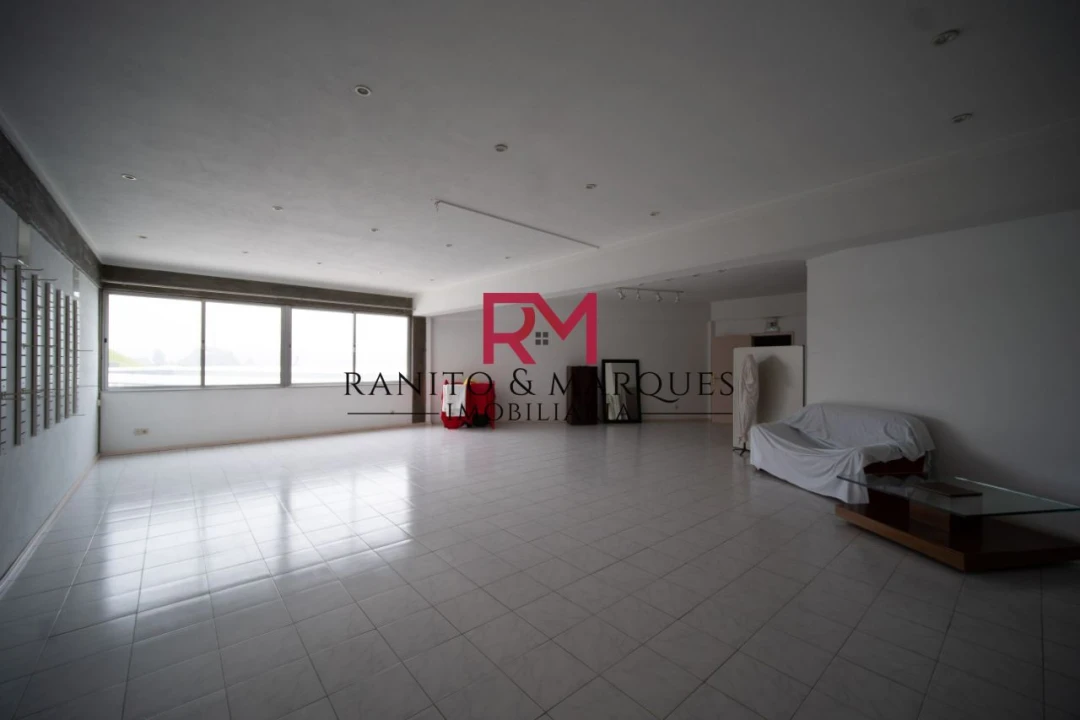 Escritório para Arrendamento em Gandra Foto 4