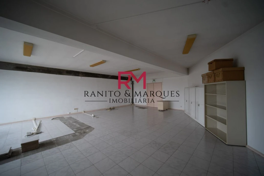 Escritório para Arrendamento em Gandra Foto 8