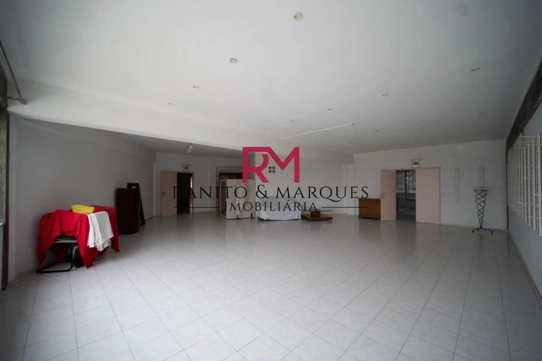 Escritório para Arrendamento em Gandra Foto 9