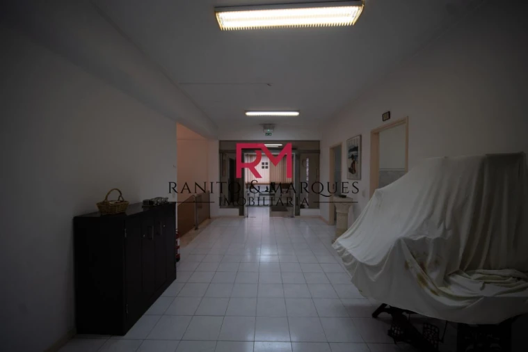 Escritório para Arrendamento em Gandra Foto 6