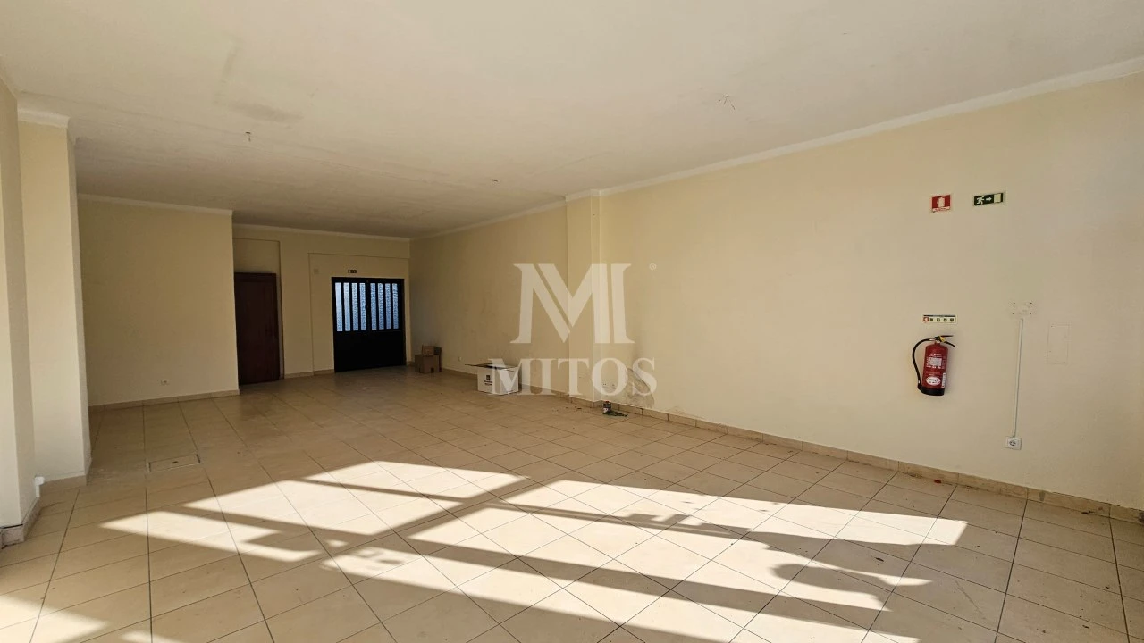 Loja para Arrendamento em Santa Maria Maior e Monserrate e Meadela Foto 2