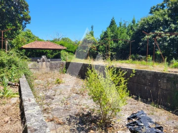 Moradia T7 para Venda em Santa Marta de Portuzelo