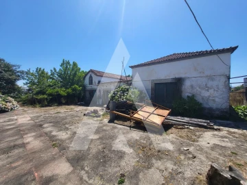 Moradia T7 para Venda em Santa Marta de Portuzelo