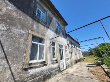 Moradia T7 para Venda em Santa Marta de Portuzelo