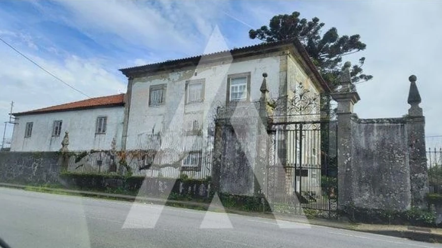 Moradia T7 para Venda em Santa Marta de Portuzelo