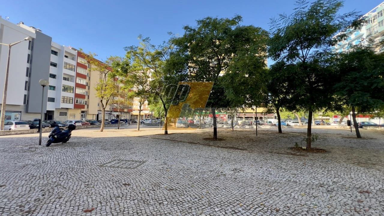 Apartamento T1 para Venda em Costa da Caparica Foto 18