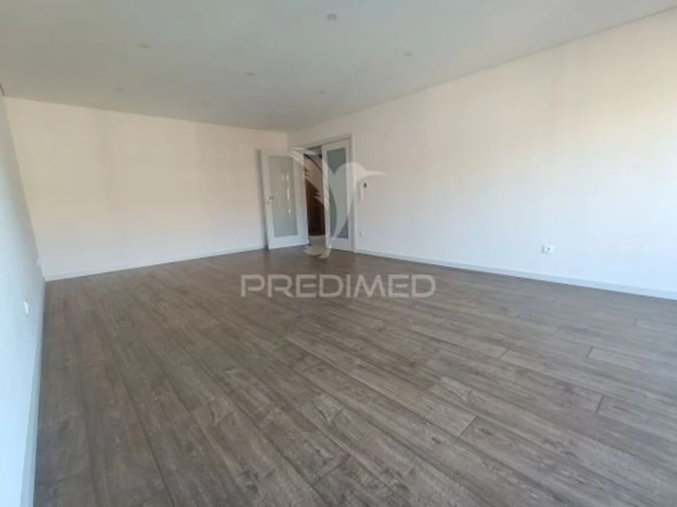 Apartamento T3 para Venda em Cedofeita, Santo Ildefonso, Sé, Miragaia, São Nicolau e Vitória Foto 2