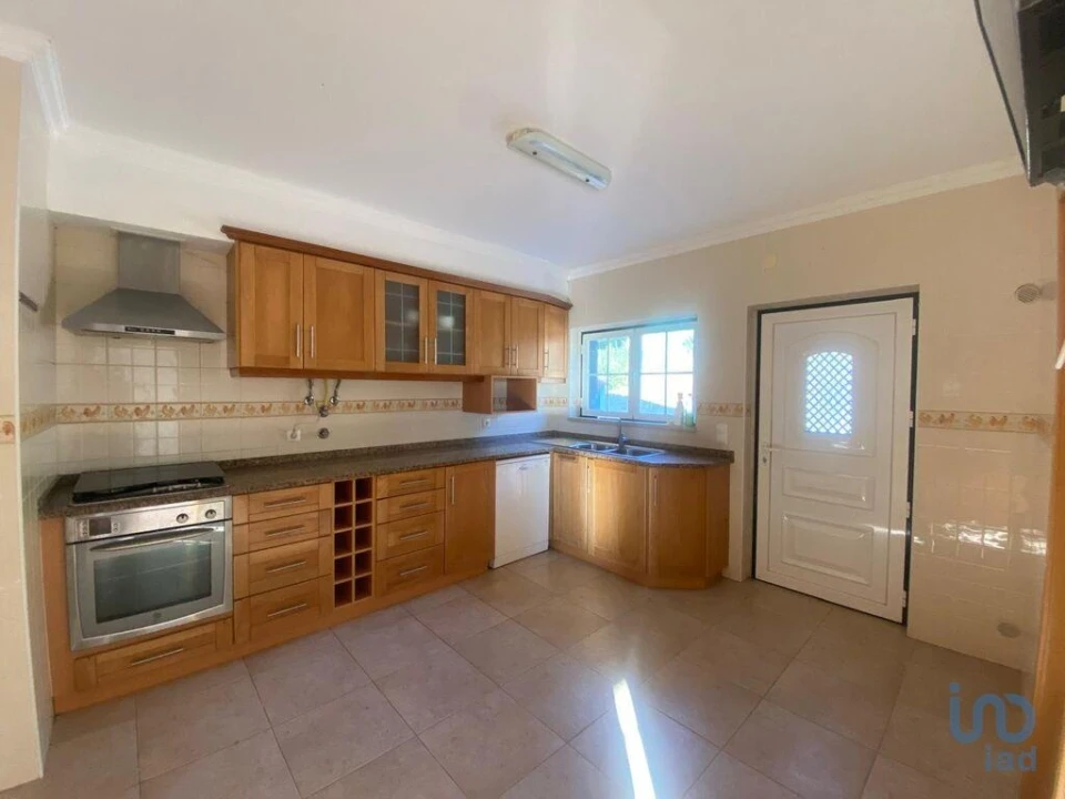 Moradia T2 para Venda em Vila Verde dos Francos Foto 3