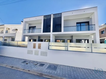 Moradia T4 para Venda em Fernao Ferro