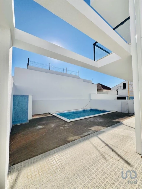 Moradia T4 para Venda em Fernao Ferro