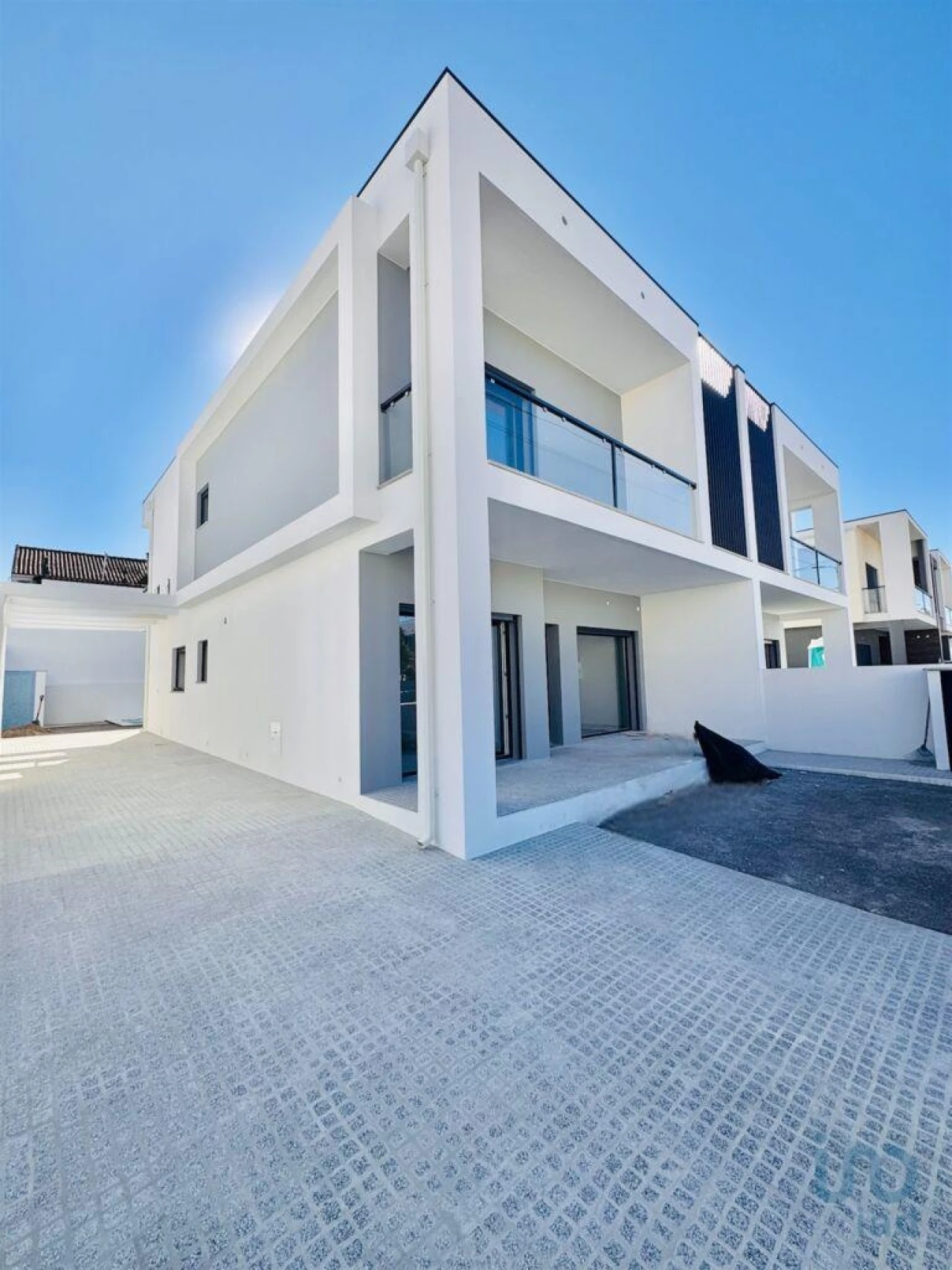 Moradia T4 para Venda em Fernao Ferro Foto 1