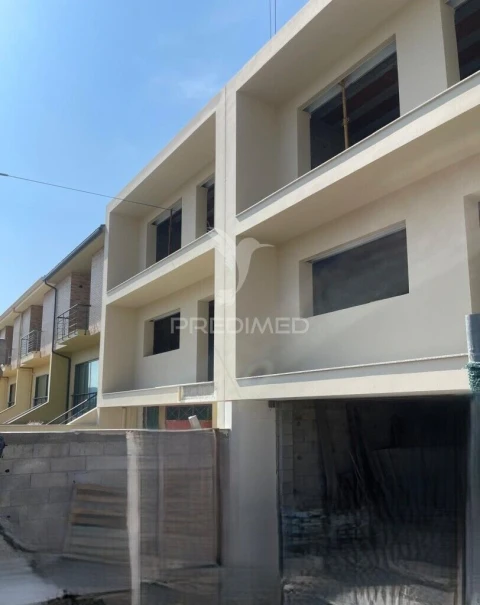 Moradia T3 para Venda em Merelim (São Pedro) e Frossos
