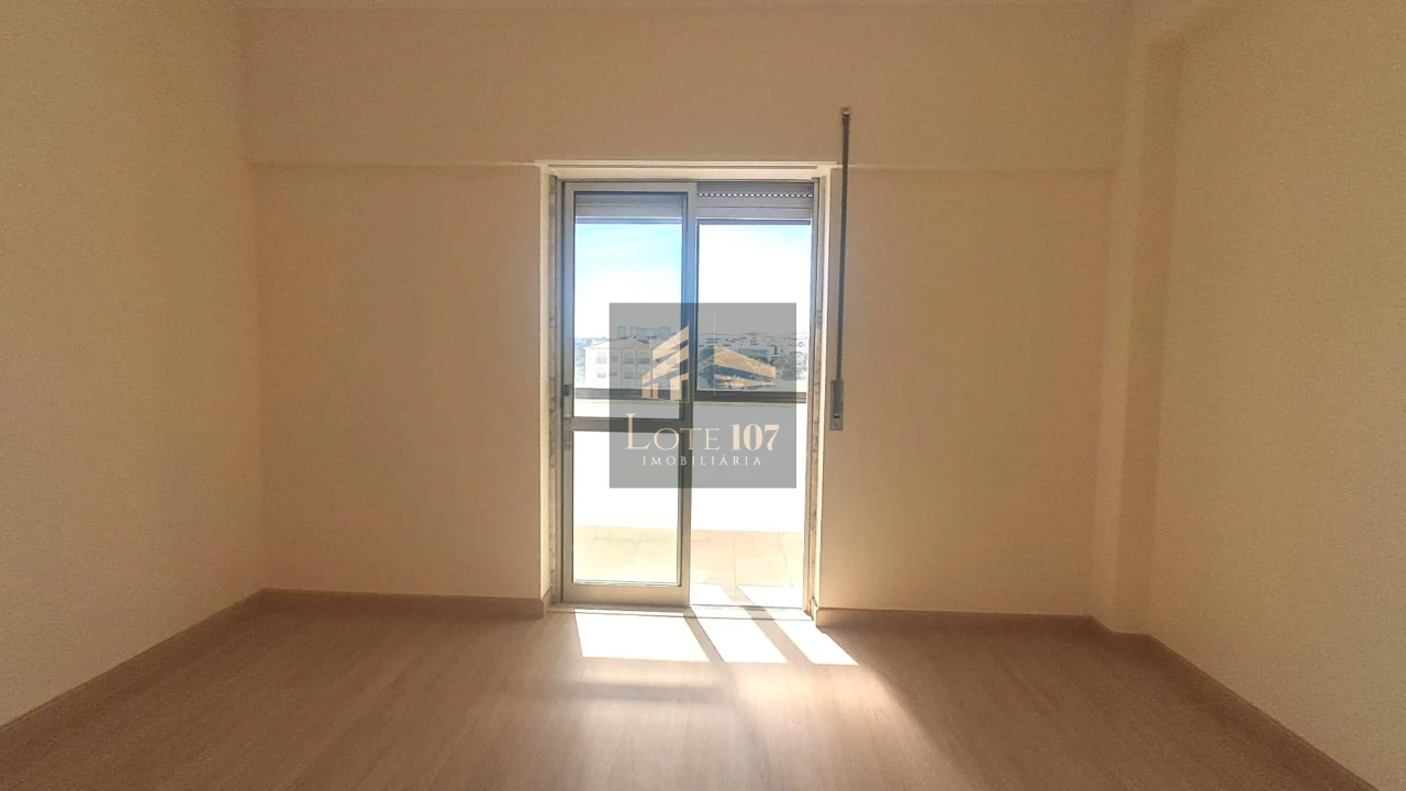 Apartamento T2 para Venda em Seixal Foto 19