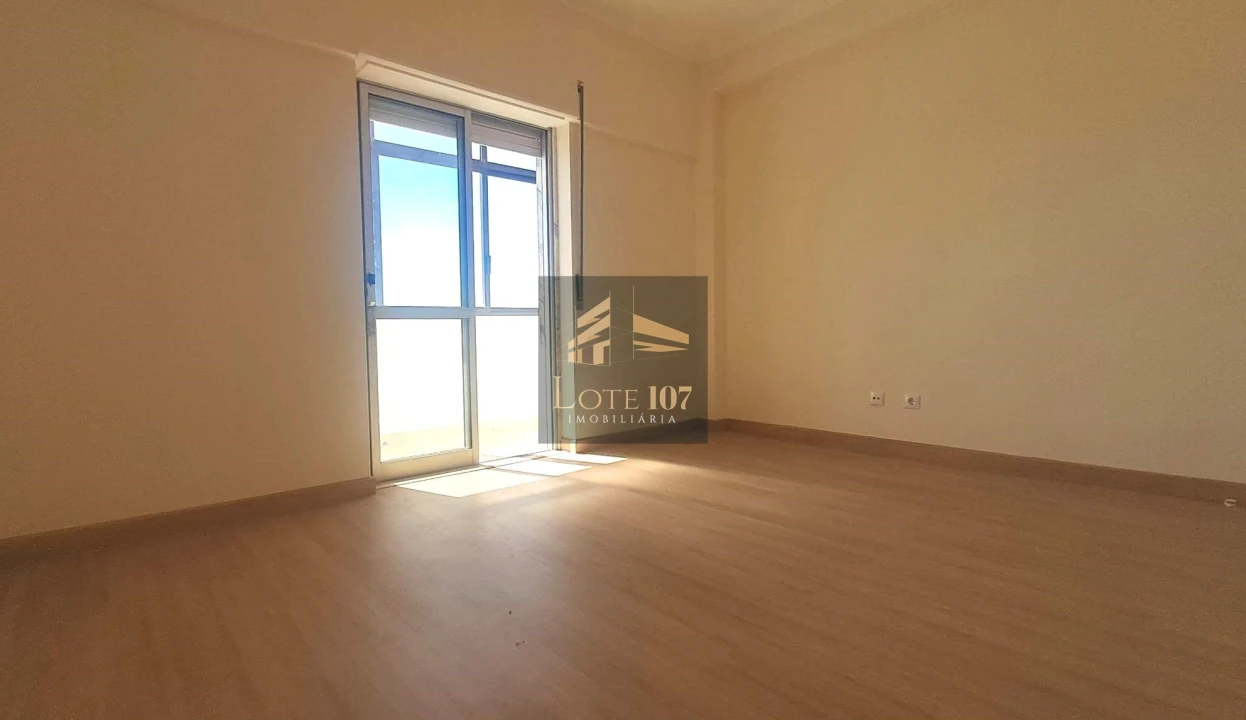Apartamento T2 para Venda em Seixal Foto 18