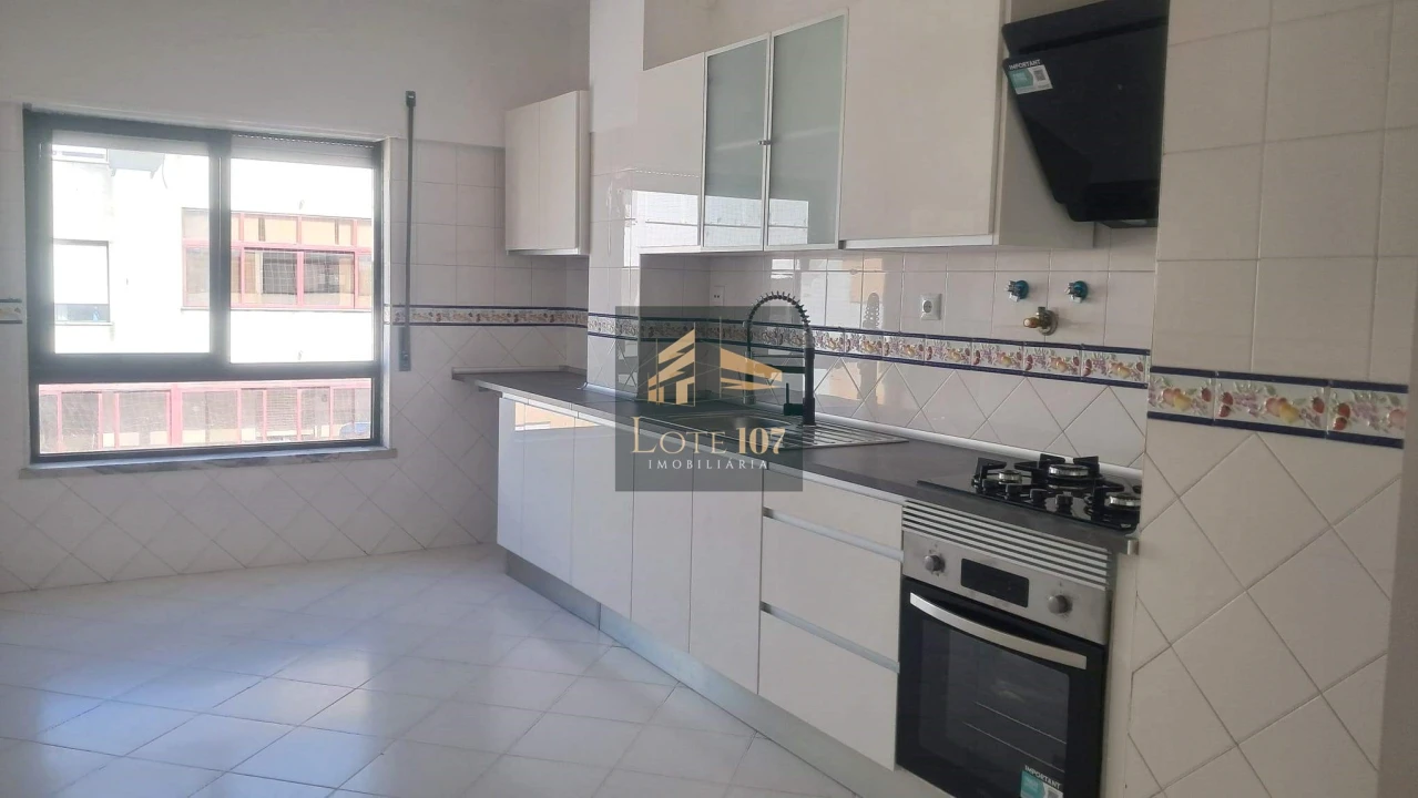 Apartamento T2 para Venda em Seixal Foto 1