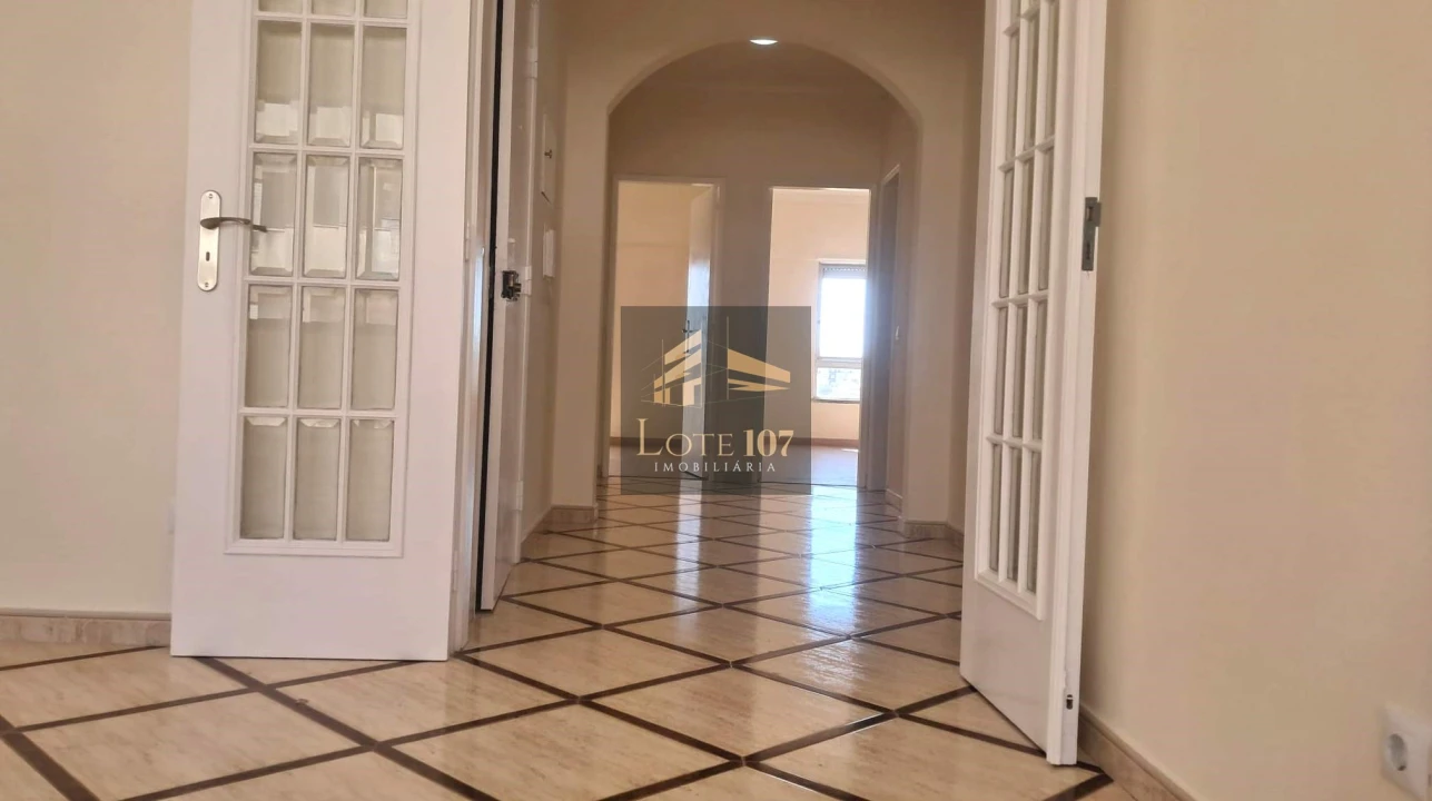 Apartamento T2 para Venda em Seixal Foto 7