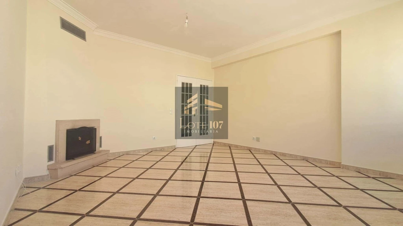 Apartamento T2 para Venda em Seixal Foto 5