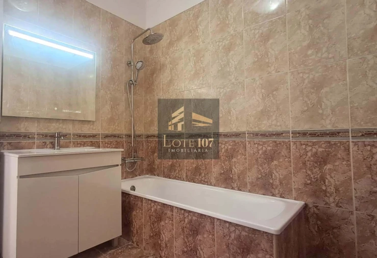 Apartamento T2 para Venda em Seixal Foto 11