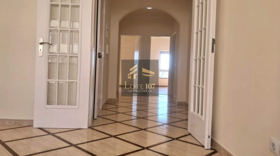 Apartamento T2 para Venda em Seixal Foto 7