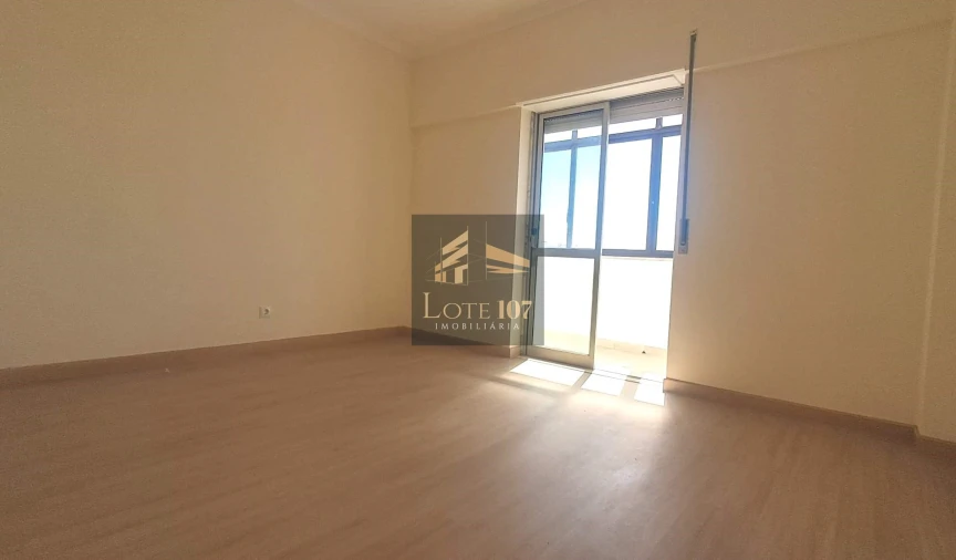 Apartamento T2 para Venda em Seixal Foto 21