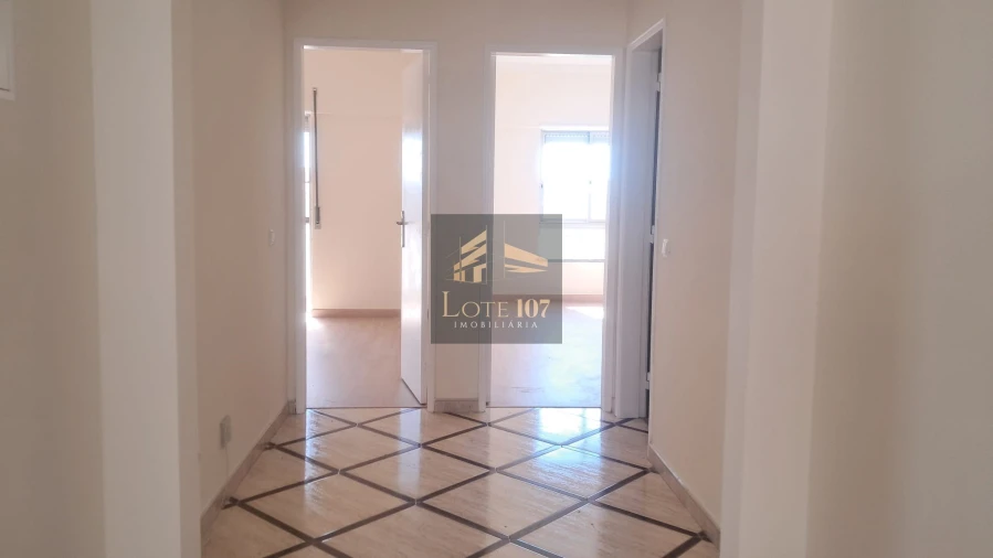 Apartamento T2 para Venda em Seixal Foto 10