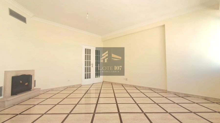 Apartamento T2 para Venda em Seixal Foto 2