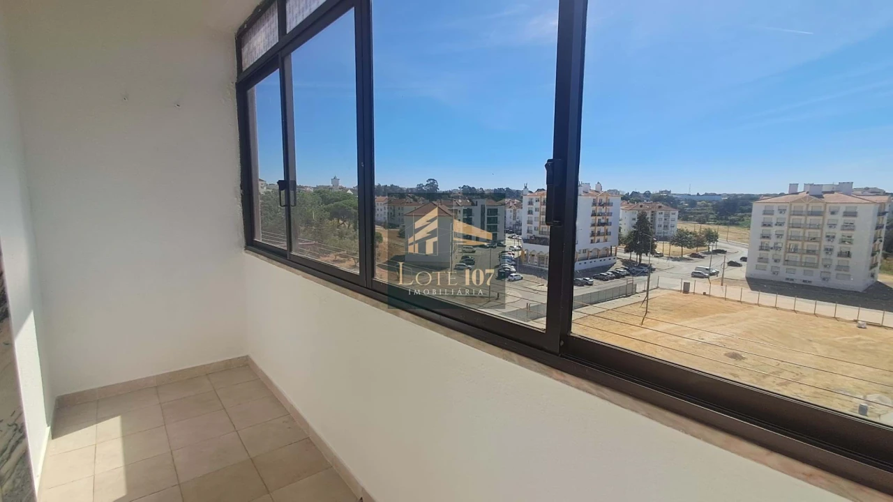 Apartamento T2 para Venda em Seixal Foto 16