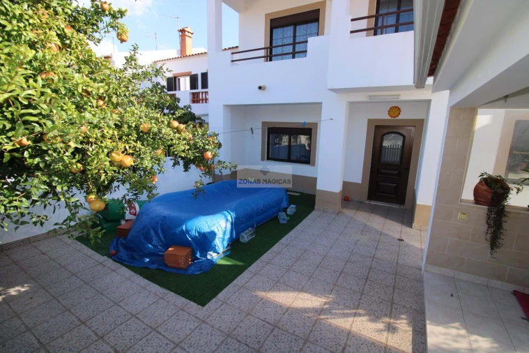 Moradia T5 para Venda em Lagos (São Sebastião e Santa Maria) Foto 44