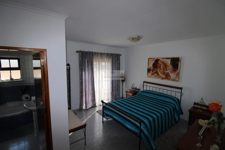 Moradia T5 para Venda em Lagos (São Sebastião e Santa Maria) Foto 32