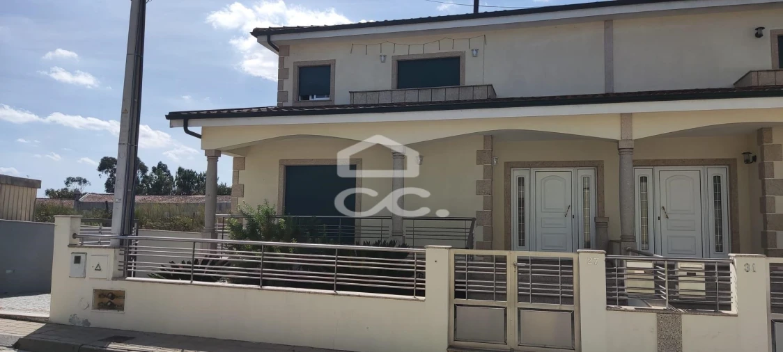 Moradia T4 para Venda em Nevogilde