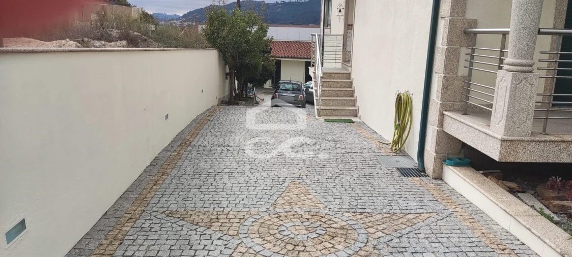 Moradia T4 para Venda em Nevogilde Foto 25