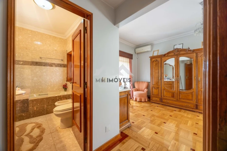 Moradia T5 para Venda em Rio Tinto Foto 5