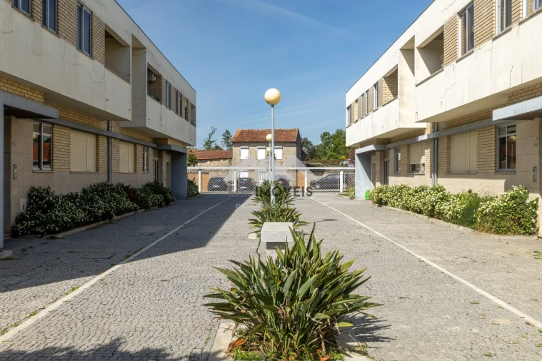 Apartamento T2 para Venda em Nogueira e Silva Escura Foto 48