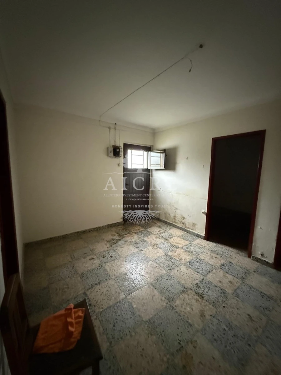 Moradia T3 para Venda em Mora Foto 14