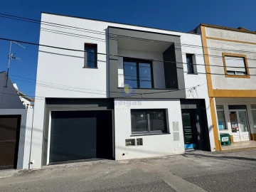 Moradia T4 para Venda em Ferrel