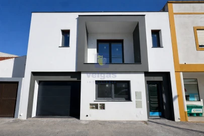 Moradia T4 para Venda em Ferrel