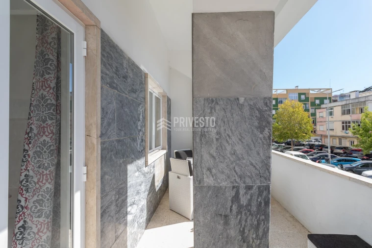 Apartamento T1 para Venda em Agualva e Mira-Sintra Foto 14