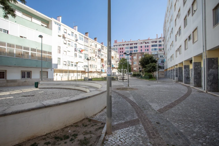 Apartamento T1 para Venda em Agualva e Mira-Sintra Foto 21