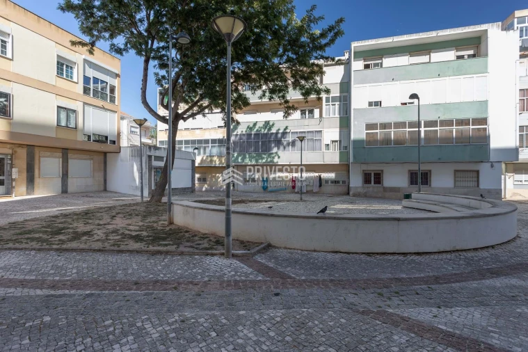 Apartamento T1 para Venda em Agualva e Mira-Sintra Foto 20