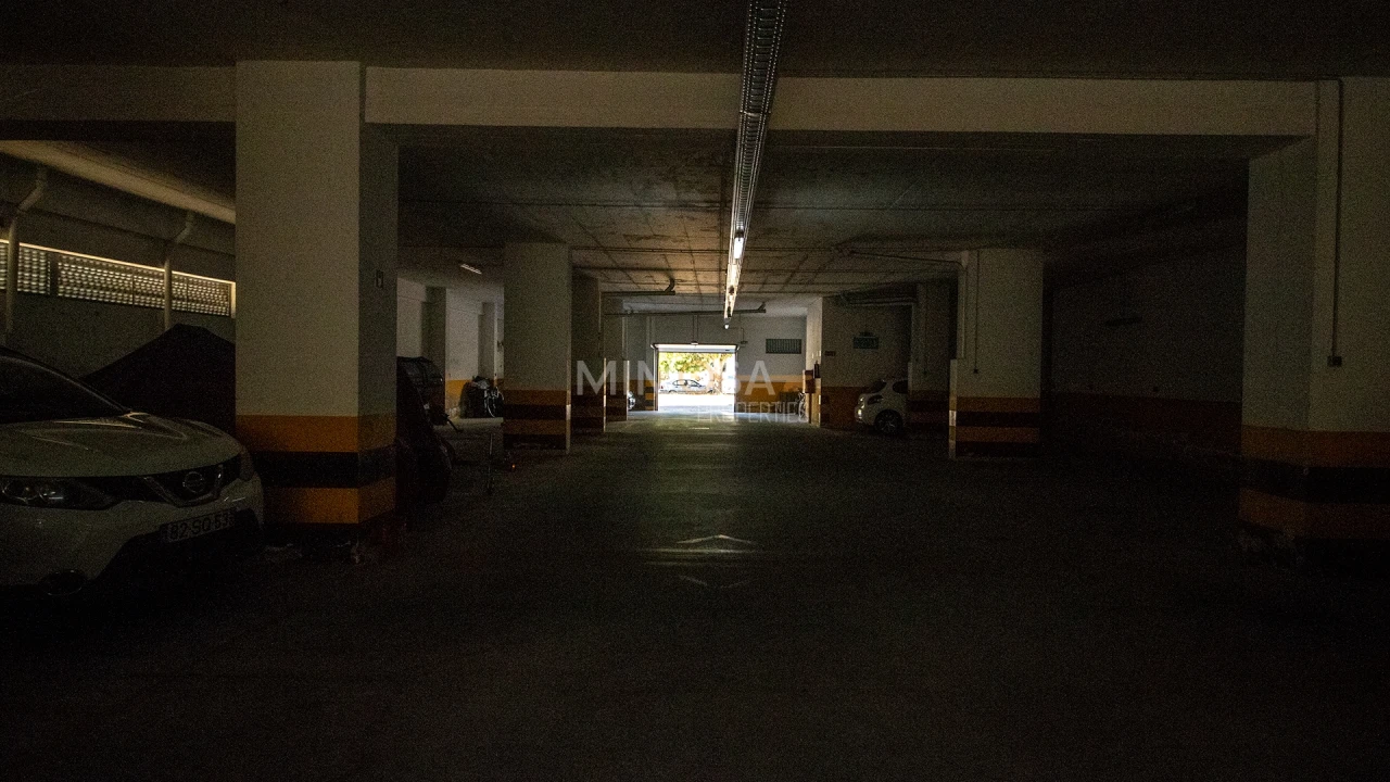 Garagem para Arrendamento em Lagos (São Sebastião e Santa Maria) Foto 6