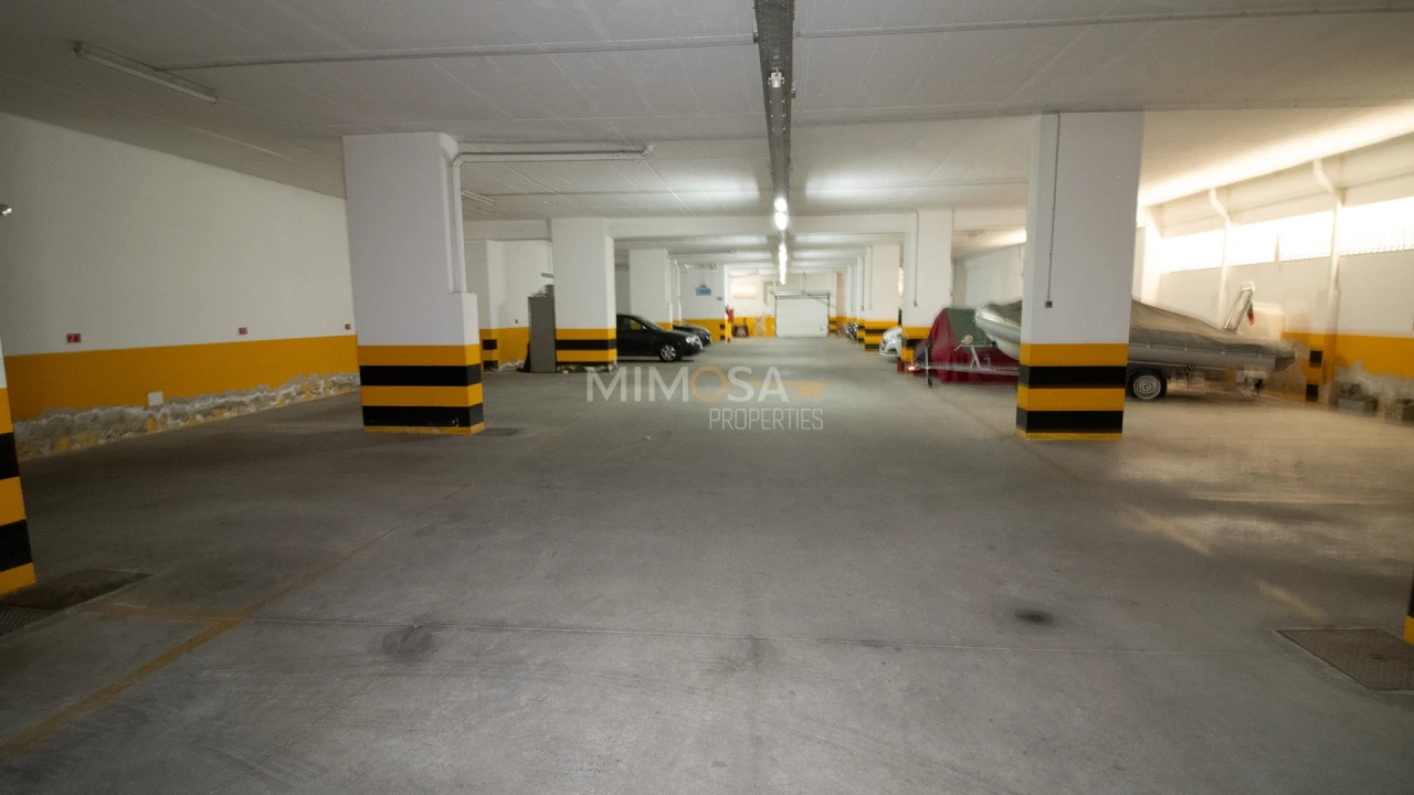 Garagem para Arrendamento em Lagos (São Sebastião e Santa Maria) Foto 3