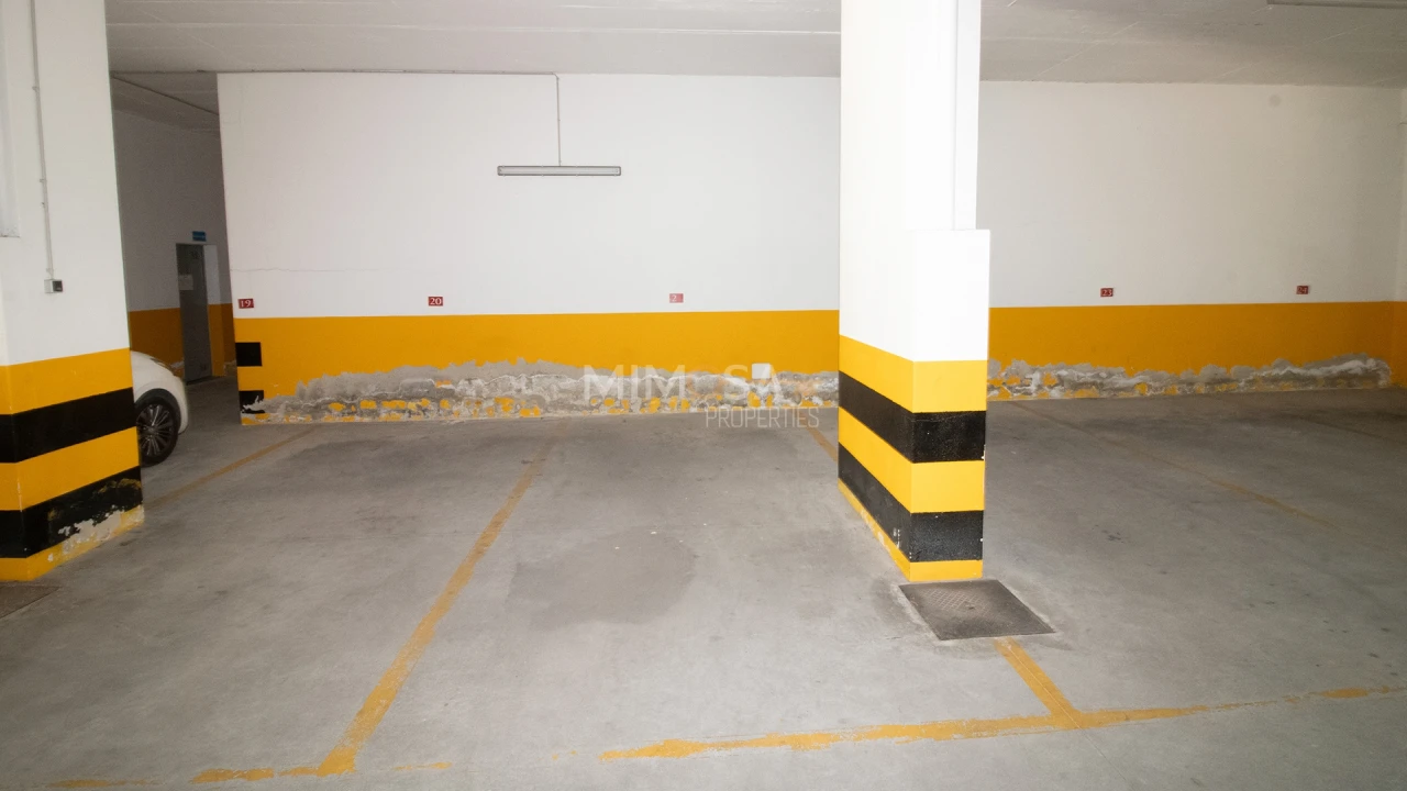 Garagem para Arrendamento em Lagos (São Sebastião e Santa Maria) Foto 2