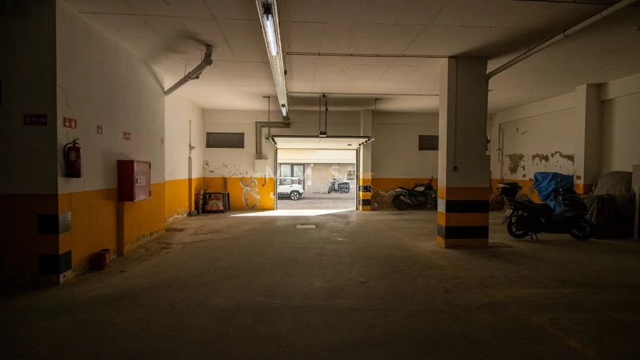 Garagem para Arrendamento em Lagos (São Sebastião e Santa Maria) Foto 8