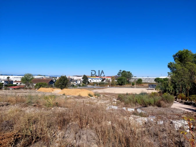 Terreno Comércio / Armazém para Arrendamento em Mangualde, Mesquitela e Cunha Alta Foto 5