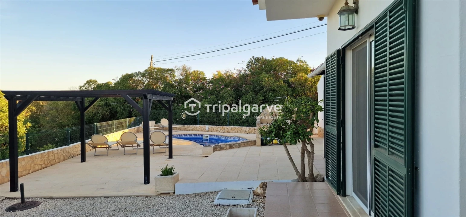 Moradia T4 para Venda em Guia Foto 5