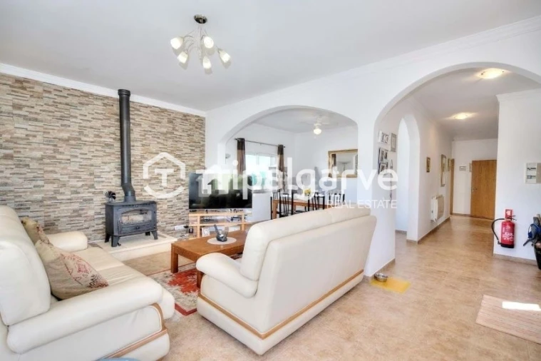 Moradia T4 para Venda em Guia Foto 32