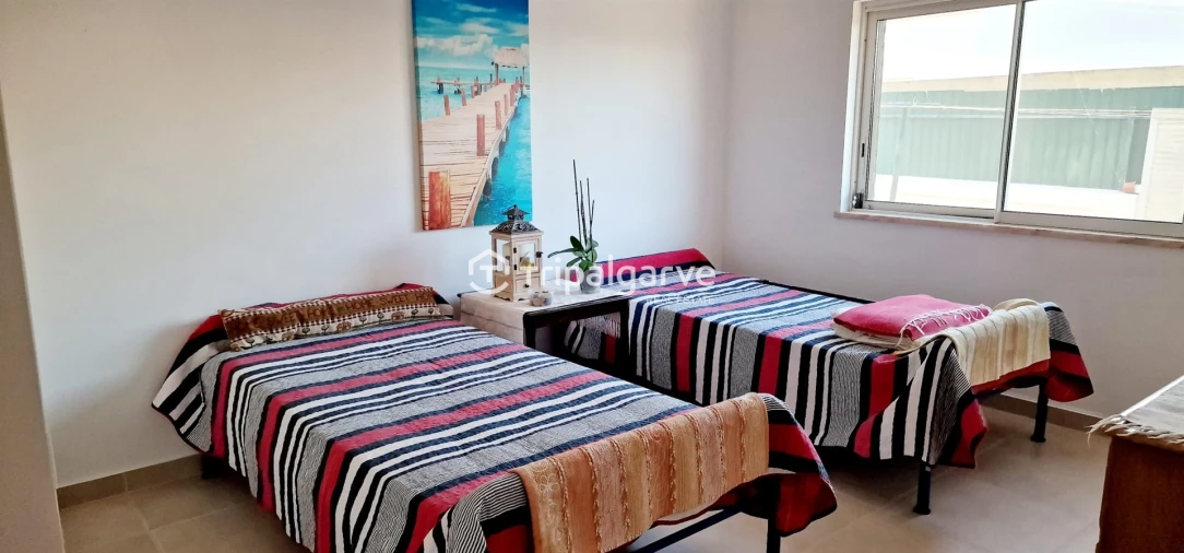 Moradia T4 para Venda em Guia Foto 9