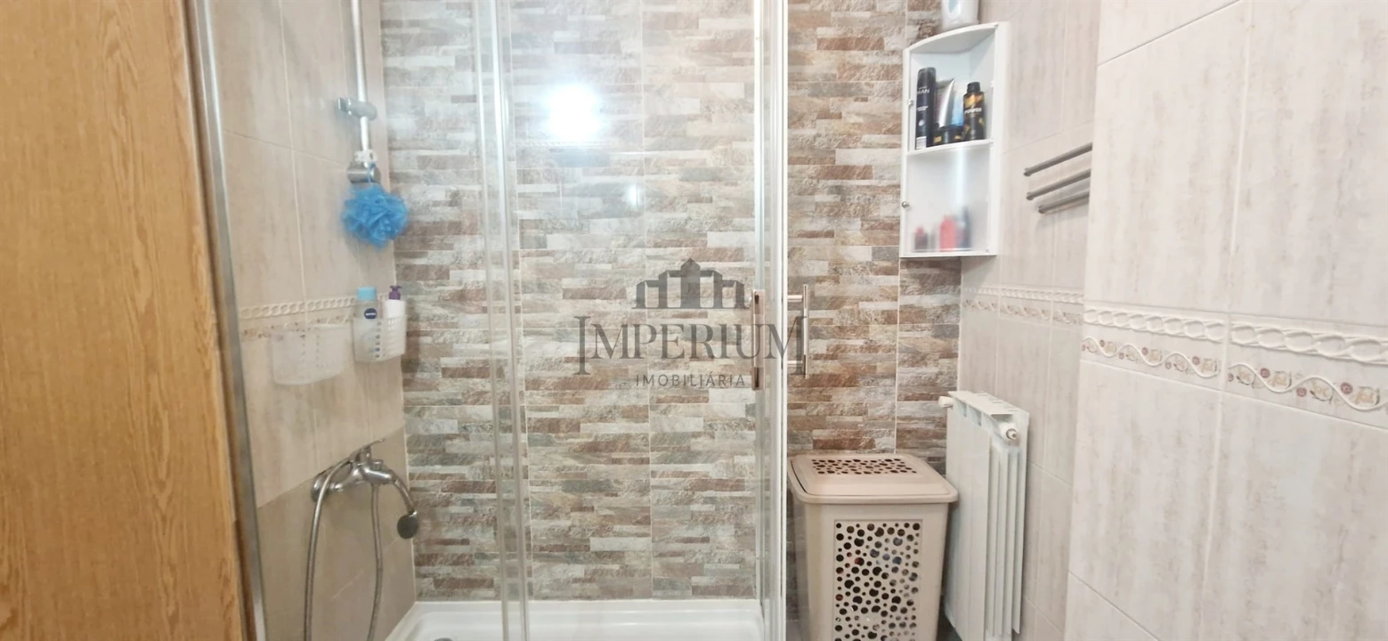 Apartamento T3 para Venda em Carregado e Cadafais Foto 16