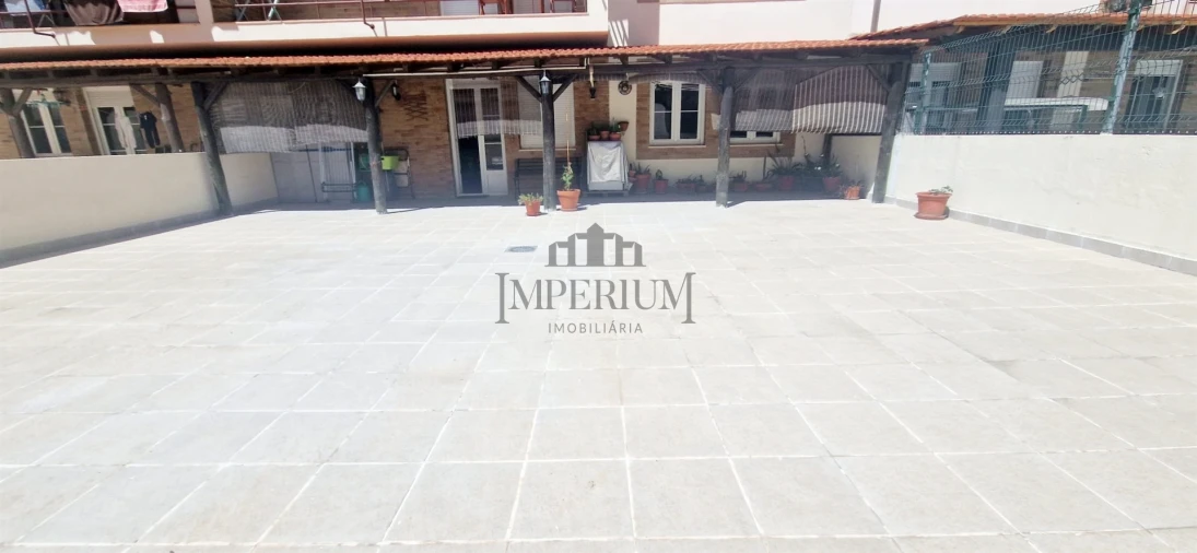 Apartamento T3 para Venda em Carregado e Cadafais Foto 9